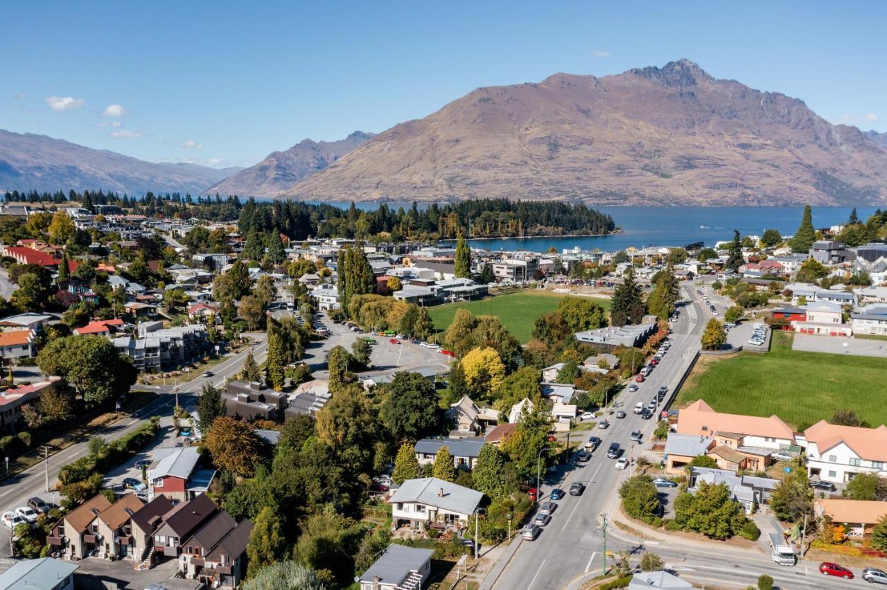 The Flaming Kiwi Backpackers Hostel Queenstown Exterior photo